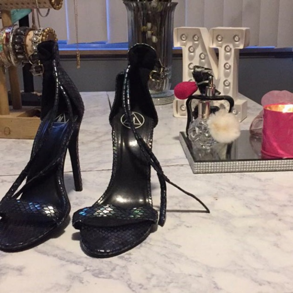 Barely worn Fun Heels size 7.5
